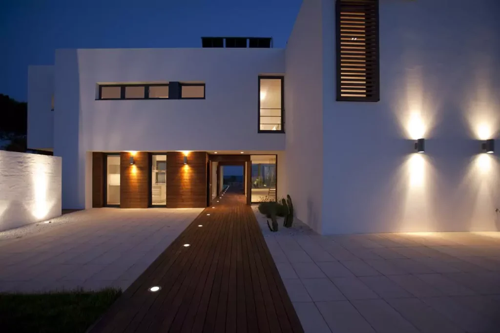 Modern facade lighting